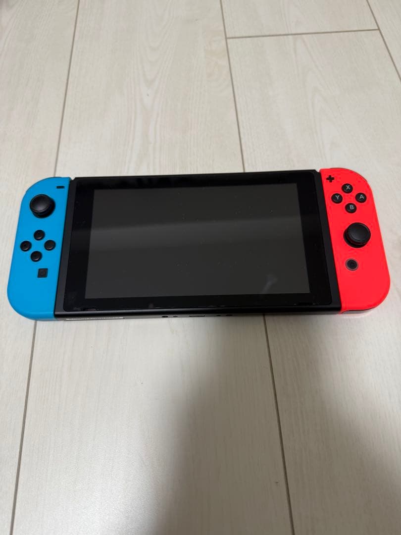 任天堂Switch本体（純正キャリングケース付き）