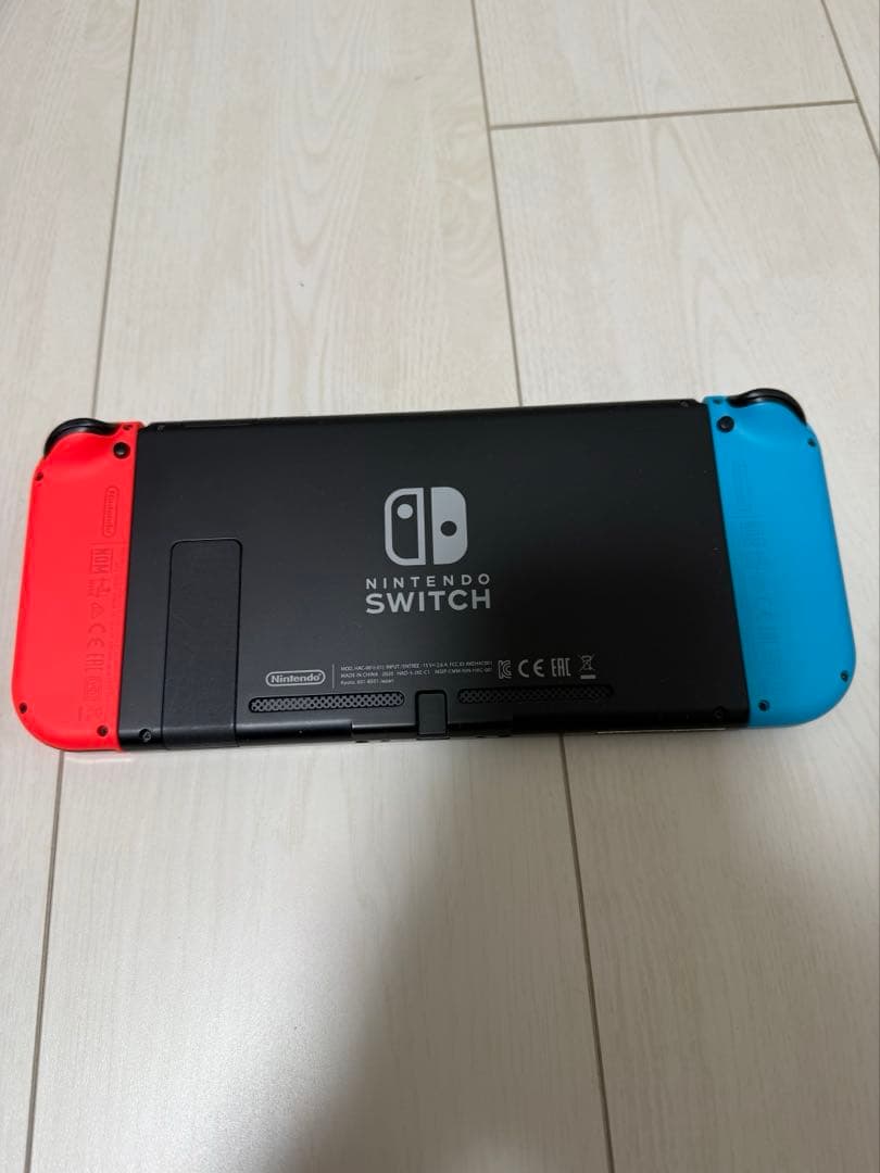 任天堂Switch本体（純正キャリングケース付き）