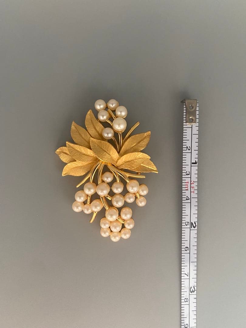 lotuscloud 2530⭐️TRIFARI トリファリヴィンテージブローチ