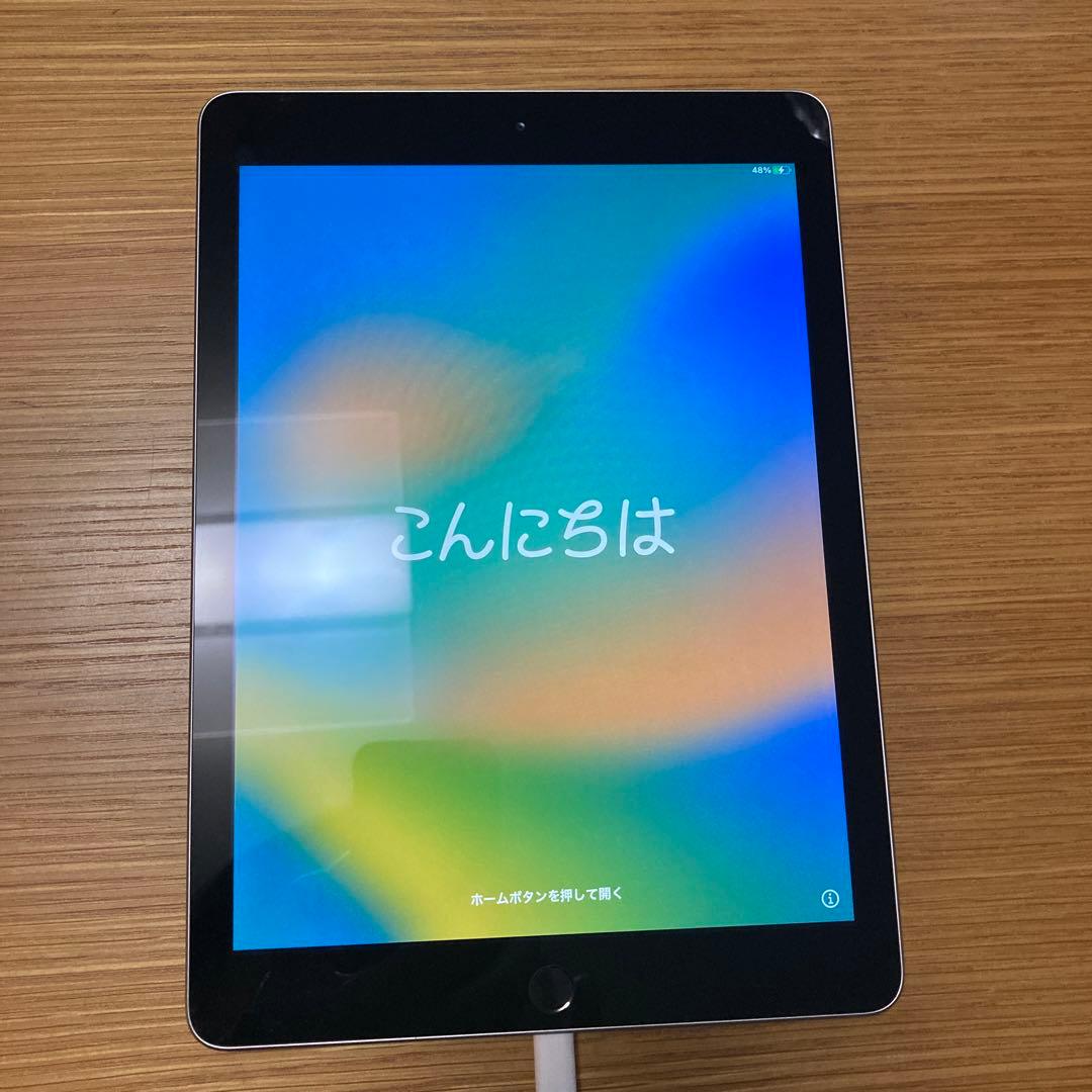 美品　iPad 第5世代　Wi-Fiモデル　シルバー　32GB 美品　A1822