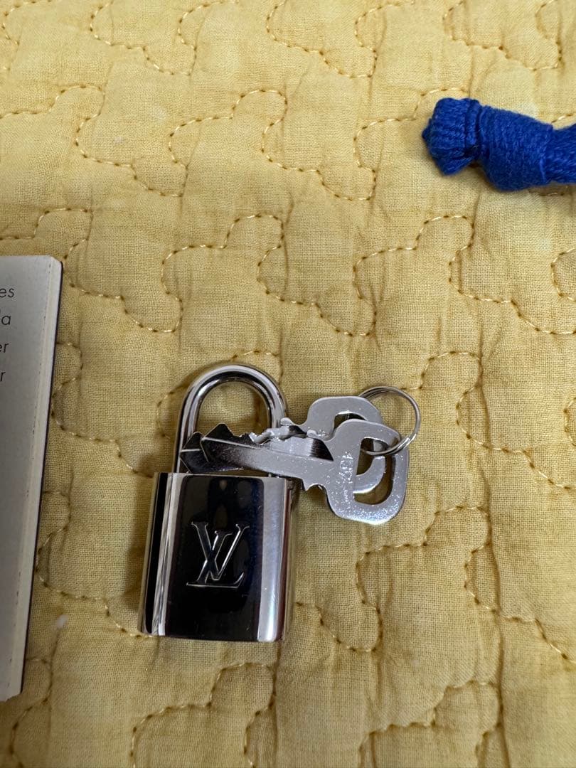 ルイヴィトン　タイガ　ポルト ドキュマン・ヴォワヤージュ　M30925