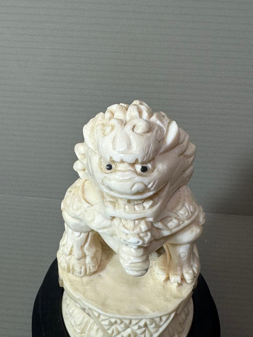 2732根付　獅子 置物 台座付き　細密彫刻 時代 彫刻極細工 古美術品 骨董品