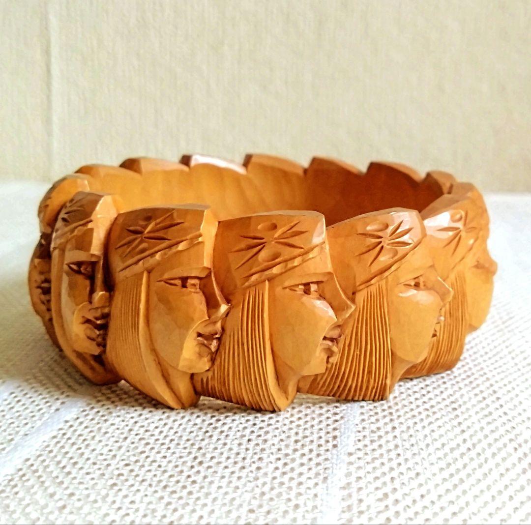アイヌの木彫りのバングル　一本の木より　ハンドメイド　木工品／工芸品　手彫り
