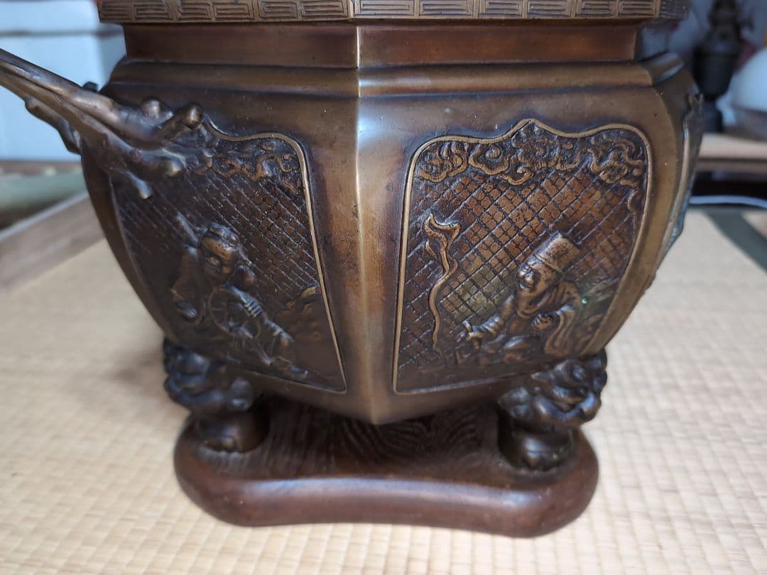 ・八角火鉢 ・四本足　台座付き