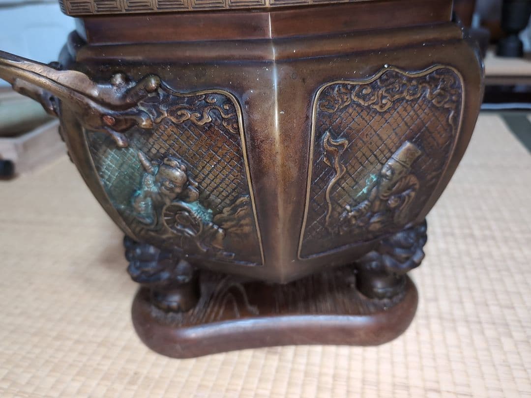 ・八角火鉢 ・四本足　台座付き