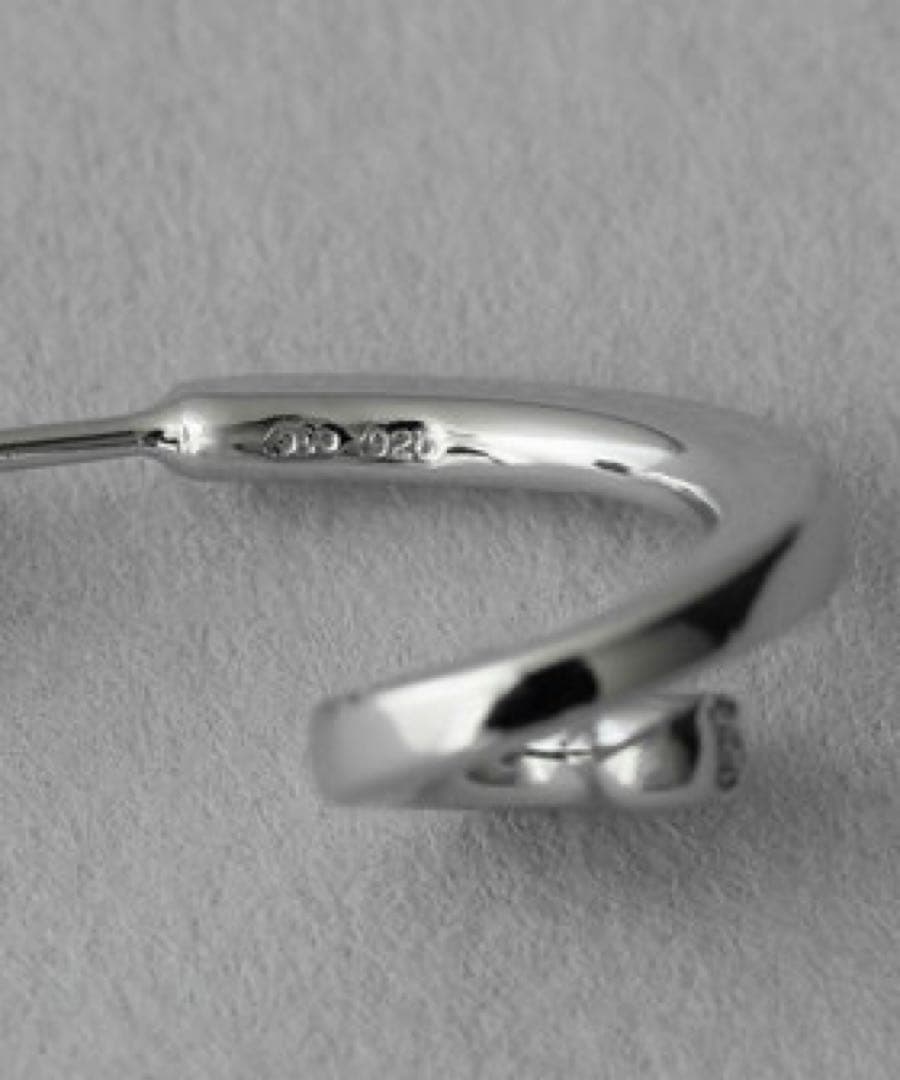 ★momo1224★ ete ビジュー ワンストローク ピアス