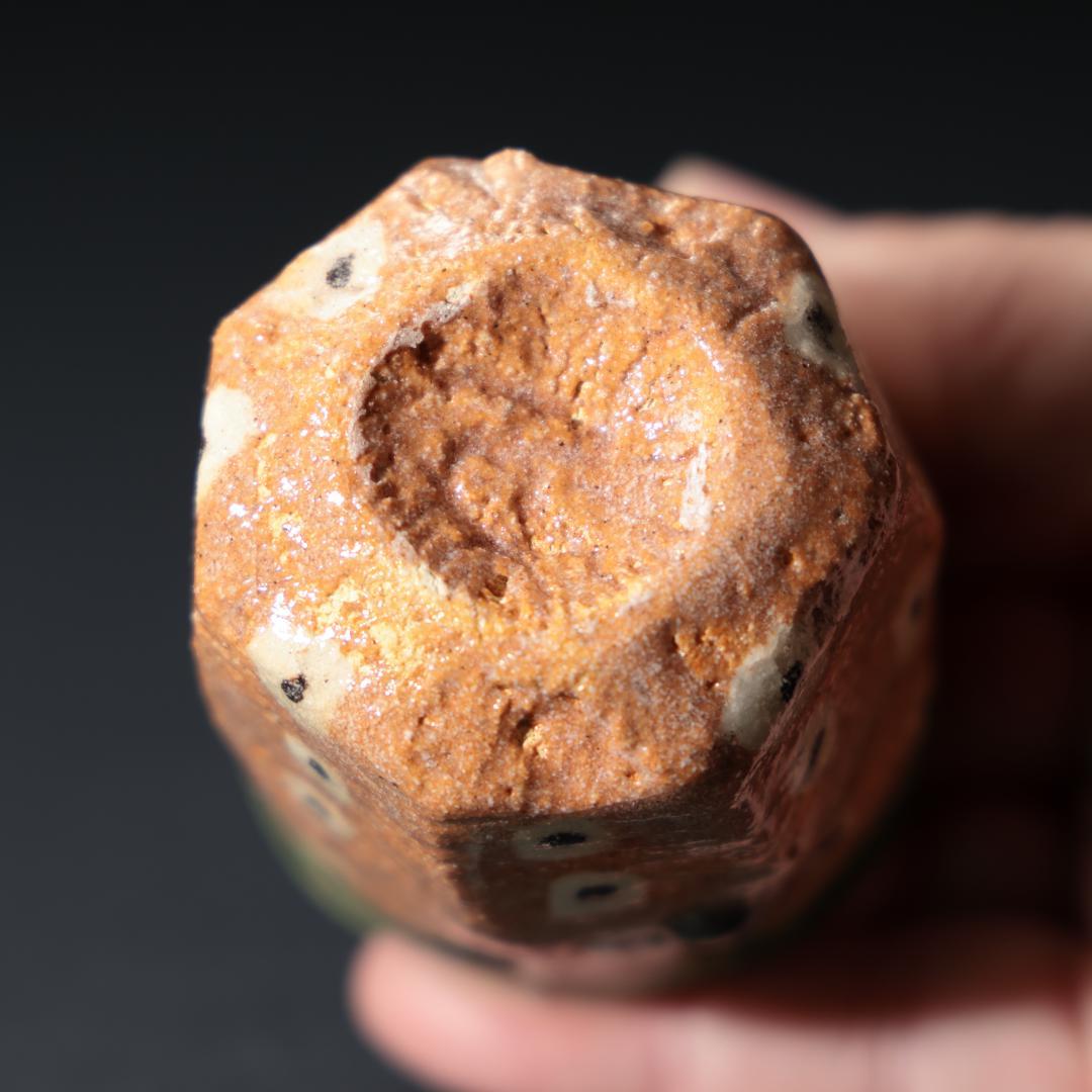 【ぐい呑・盃】鈴木五郎作 鳴海織部ぐい呑　共箱　R1201U3