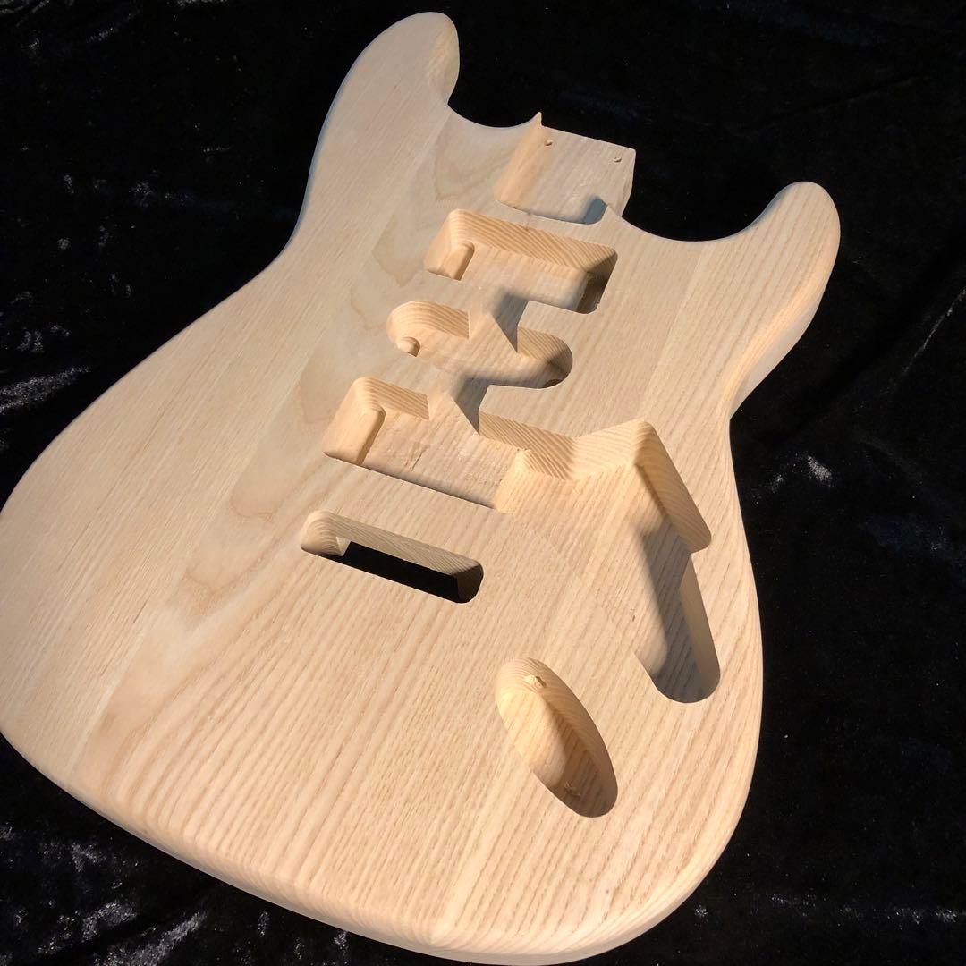 カナダ産アッシュ材　エレキギター　ストラトキャスター　ボディ　アッシュ