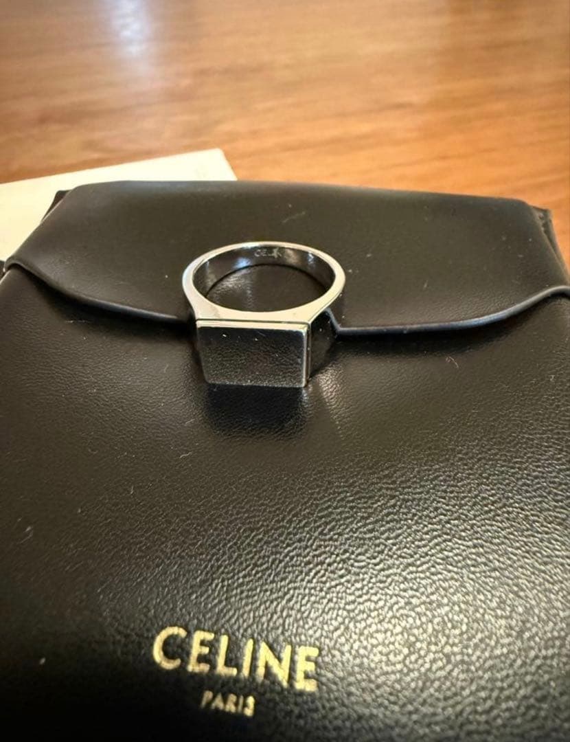 CELINE ブラックレザーリングケース付きリング