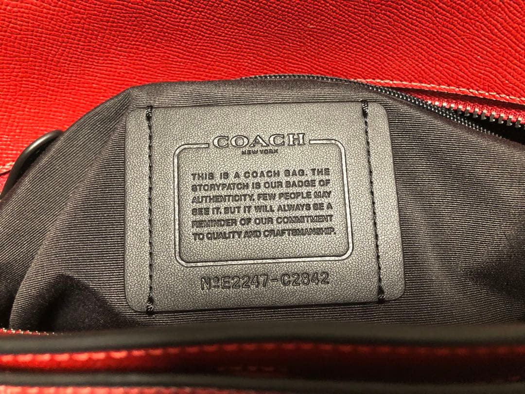 COACH レッド トートバッグ 外ポケット付き