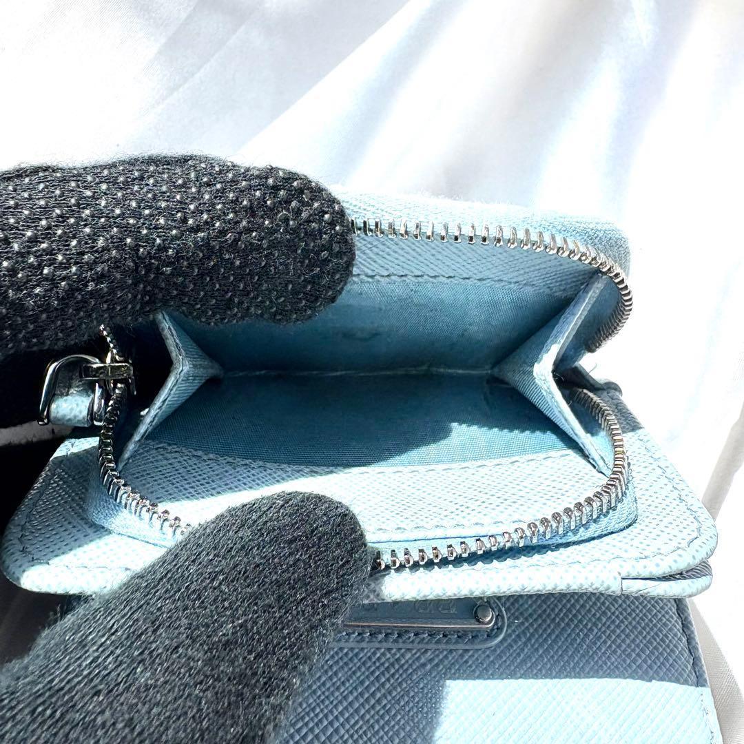 極美品✨プラダ 三つ折り財布 サフィアーノ 三角ロゴ レザー ライトブルー