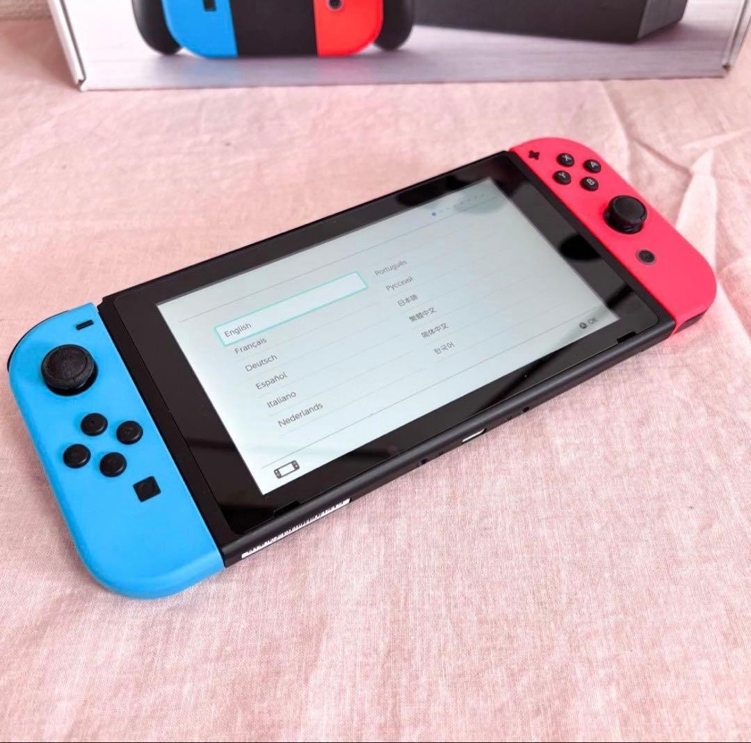 Nintendo Switch 本体ネオンブルー/ネオンレ ッド　ジョイコン付き