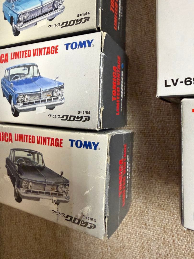 トミカリミテッドヴィンテージ　ニッサン　グロリア