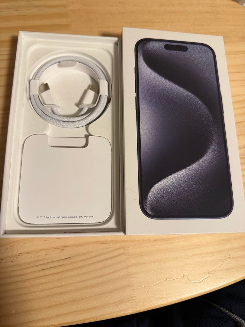 Apple iPhone 15 Pro ブルーチタニウム