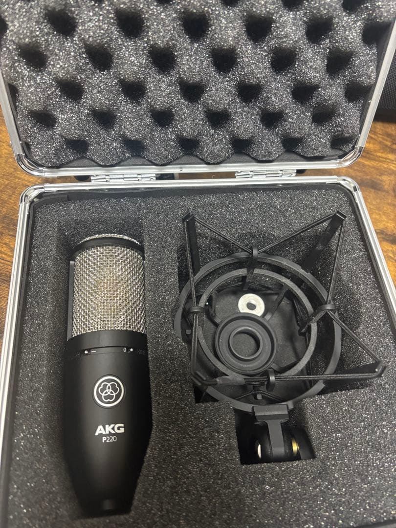 AKG P220 コンデンサーマイク