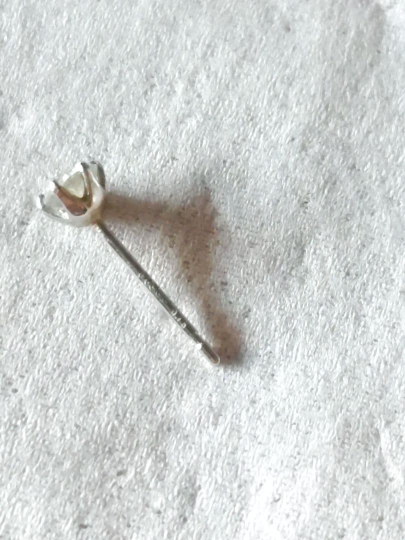 天然一粒ダイアモンドピアス0,3カラット（0,15カラットが2個）プラチナ900