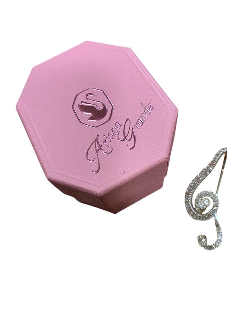 Ariana Grande スワロフスキー 音符　イヤーカフ　未使用