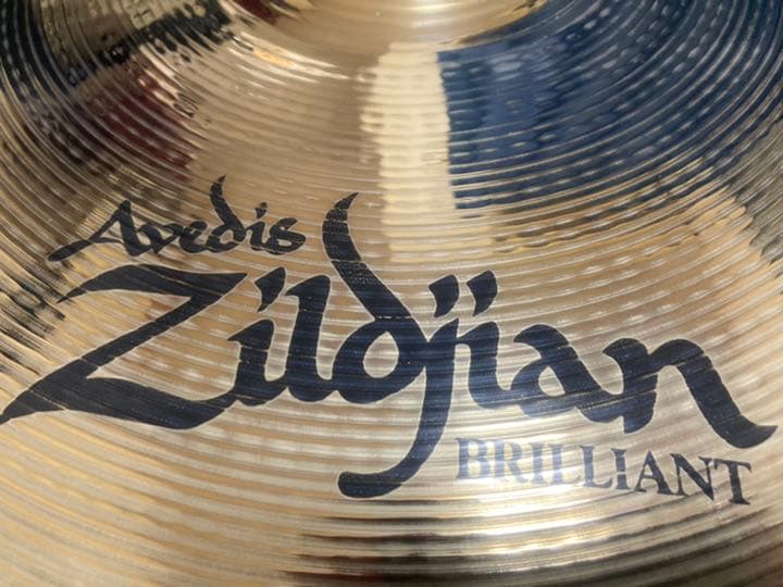 A Zildjian Medium Crash 16”
