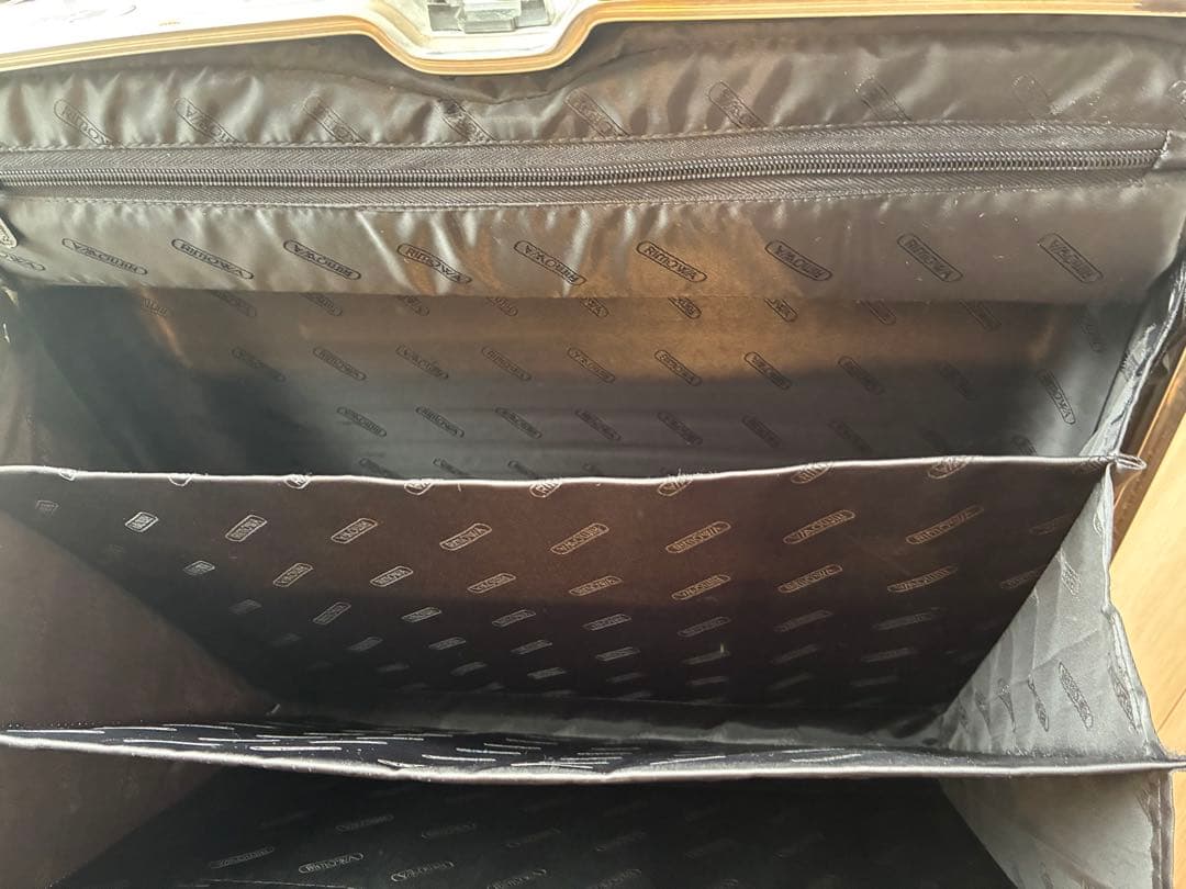 リモワ　シルバー　二輪スーツケース　機内持込可