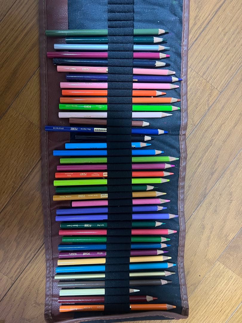 KARISMACOLOR 色鉛筆 38本と、布製ロールケース