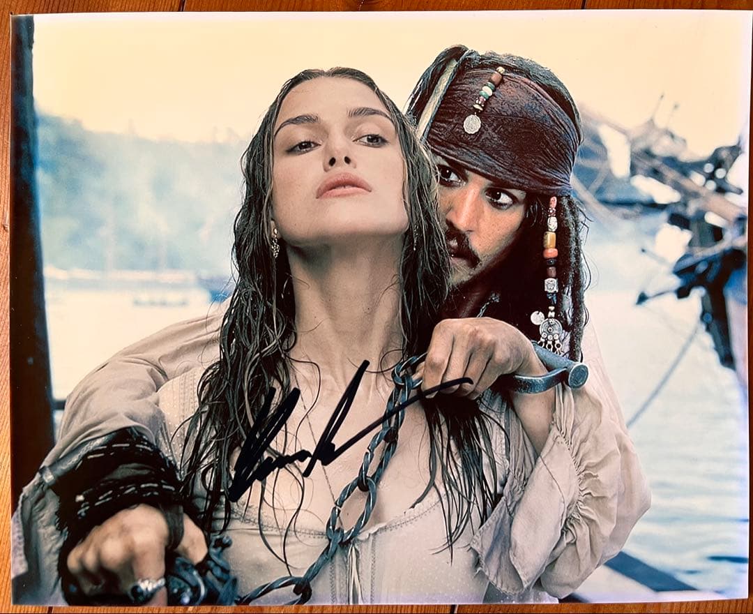 キーラナイトレイ　サイン入り写真額縁