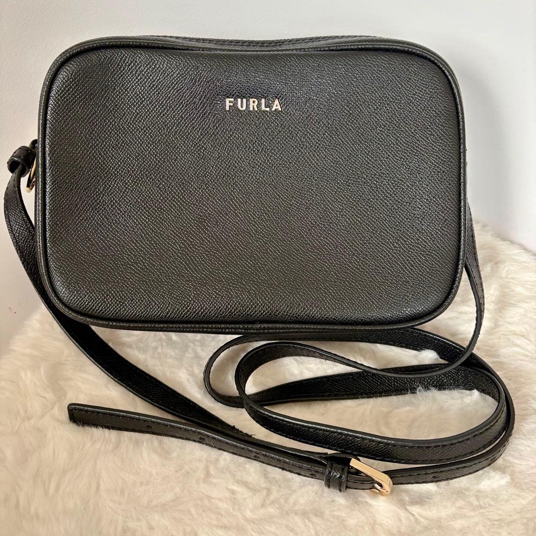 FURLA　フルラ　ショルダーバッグ　ダブルファスナー　レザー　ブラック