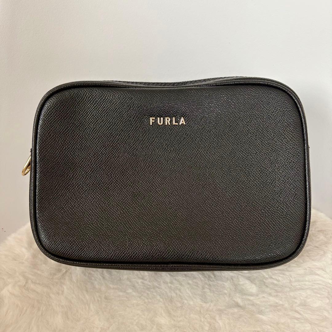 FURLA　フルラ　ショルダーバッグ　ダブルファスナー　レザー　ブラック