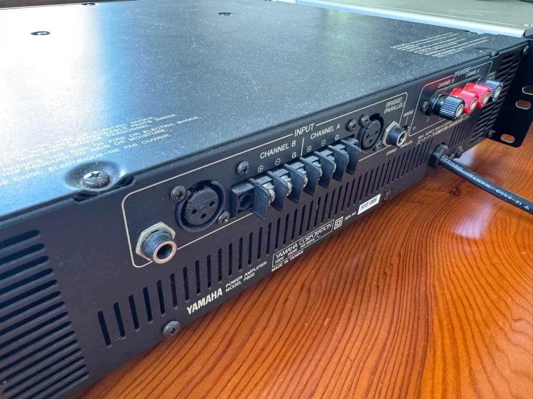 YAMAHA P800 パワーアンプ