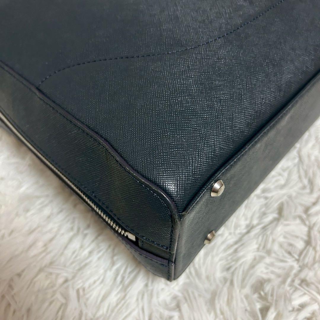 ペッレモルビダ キャピターノ ブリーフケース　ビジネスバッグ