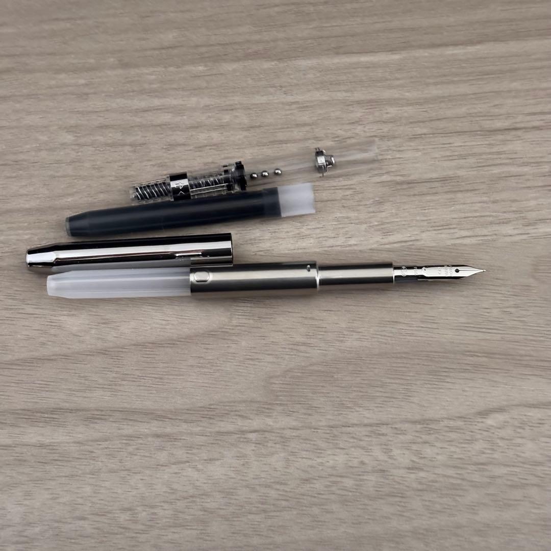 【美品】パイロットキャップレスデシモ群来Fニブ万年筆