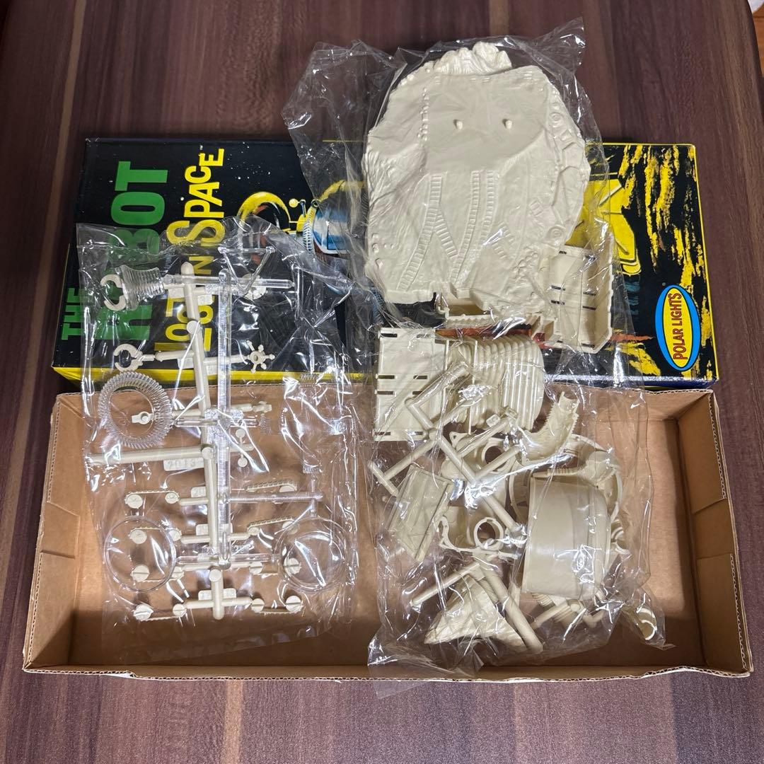 ロスト・イン・スペースロボット＆ロビー・ザ・ロボット　プラモデル　２点セット