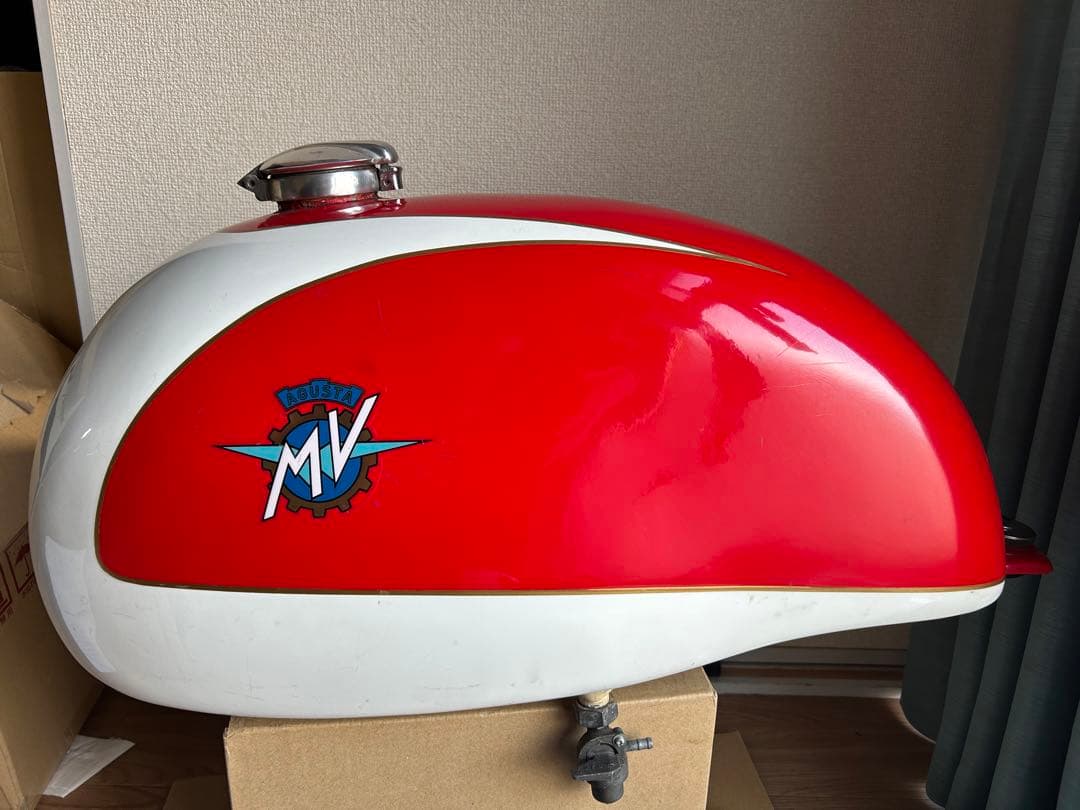 当時物 MVアグスタ レース用タンク frp製