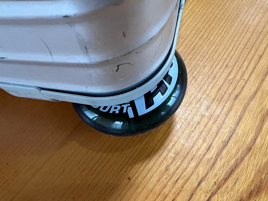 リモワRIMOWA シルバーインテグラル スーツケース 機内持ち込み