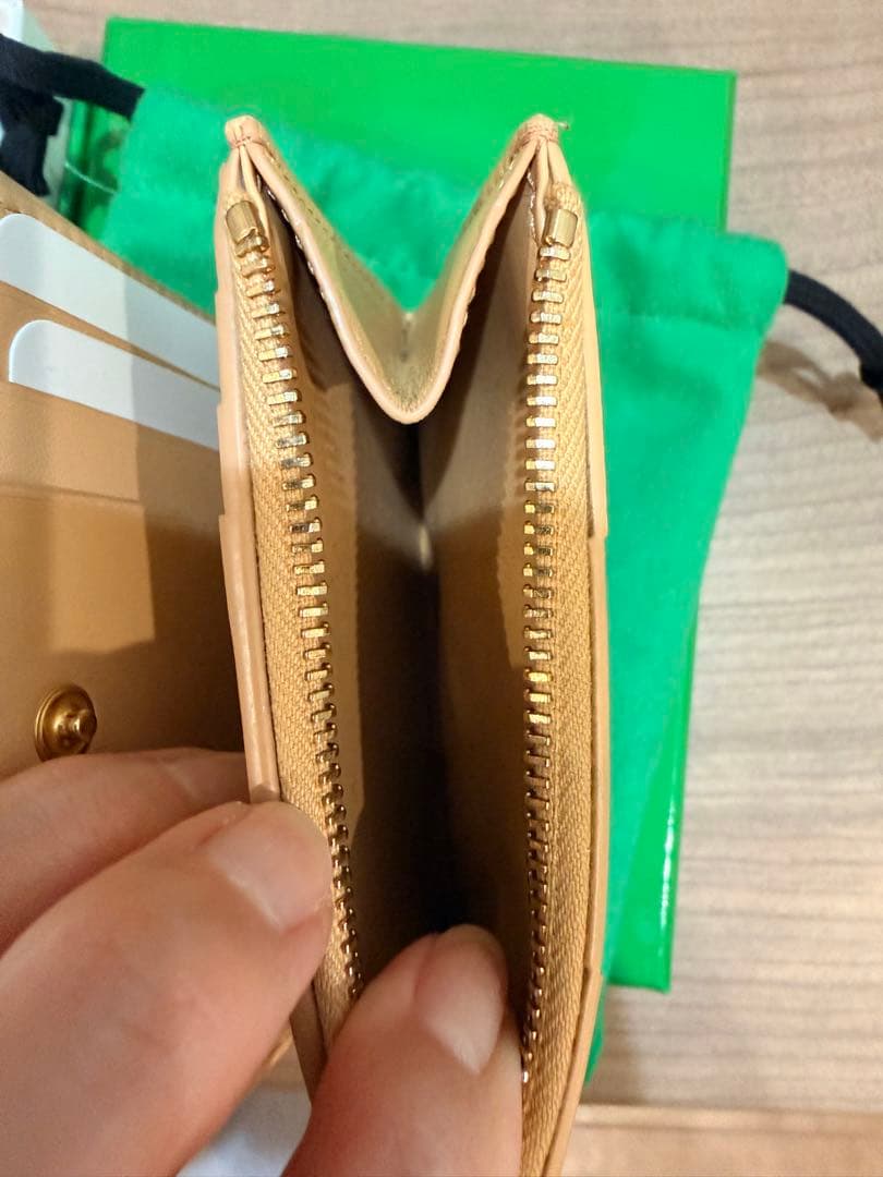 Bottega Veneta ボッテガ・ヴェネタ　二つ折りファスナーウォレット