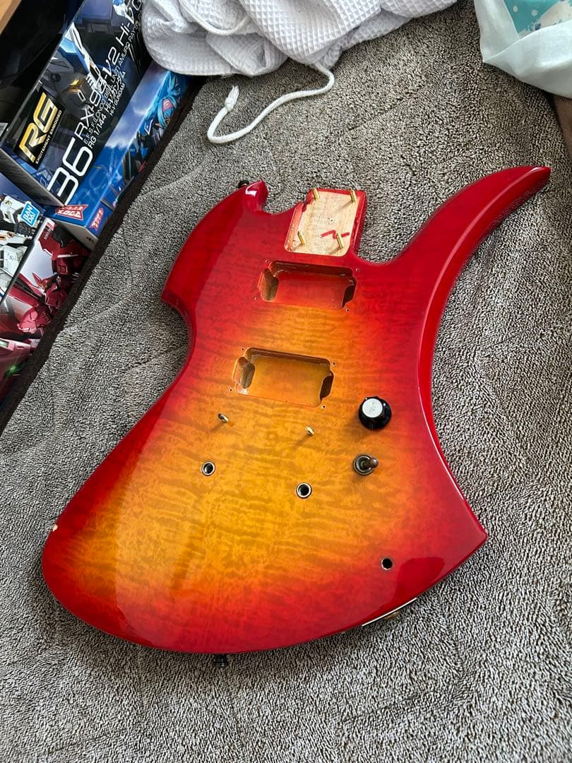 か*い様 BURNY hideモデル MG-85X バスウッドボディのみ