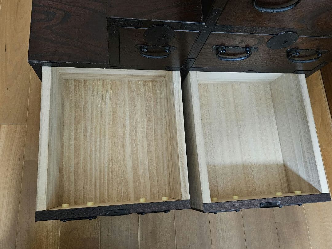 （株）青木産業　階段箪笥