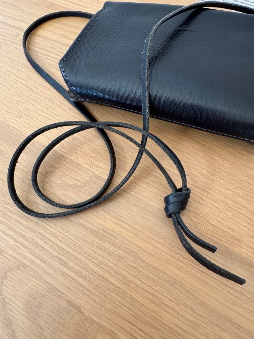 ibona イボーナ ペティ・ポーチ（マキシマム） ブラック