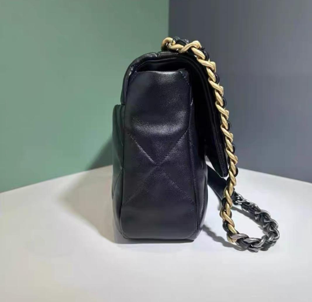 即日発送 ~~ ブラック キルティング ショルダーバッグ