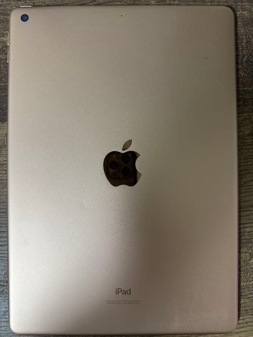 Apple iPad 第８世代　32GB (Wi-Fi モデル)