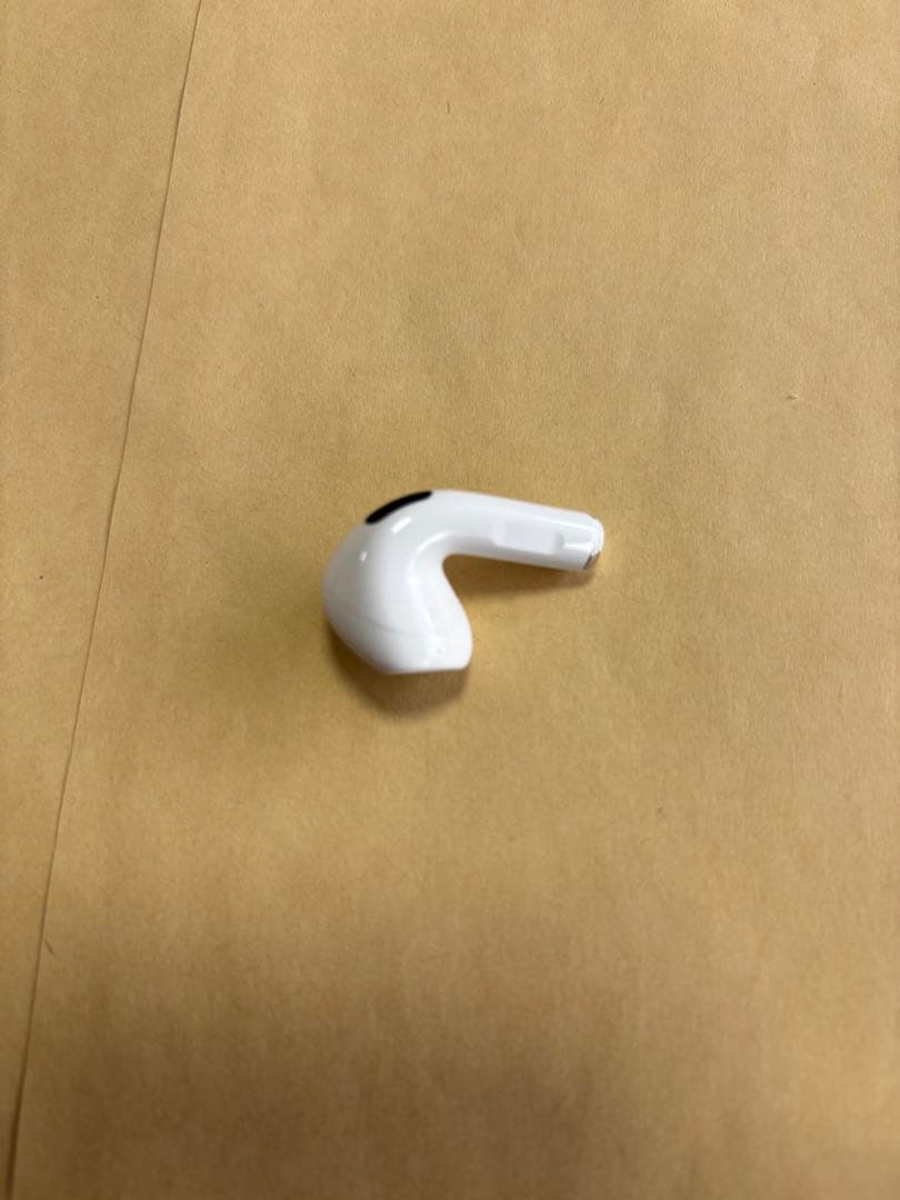 【中古】AirPods（第4世代）　ノイキャン付き