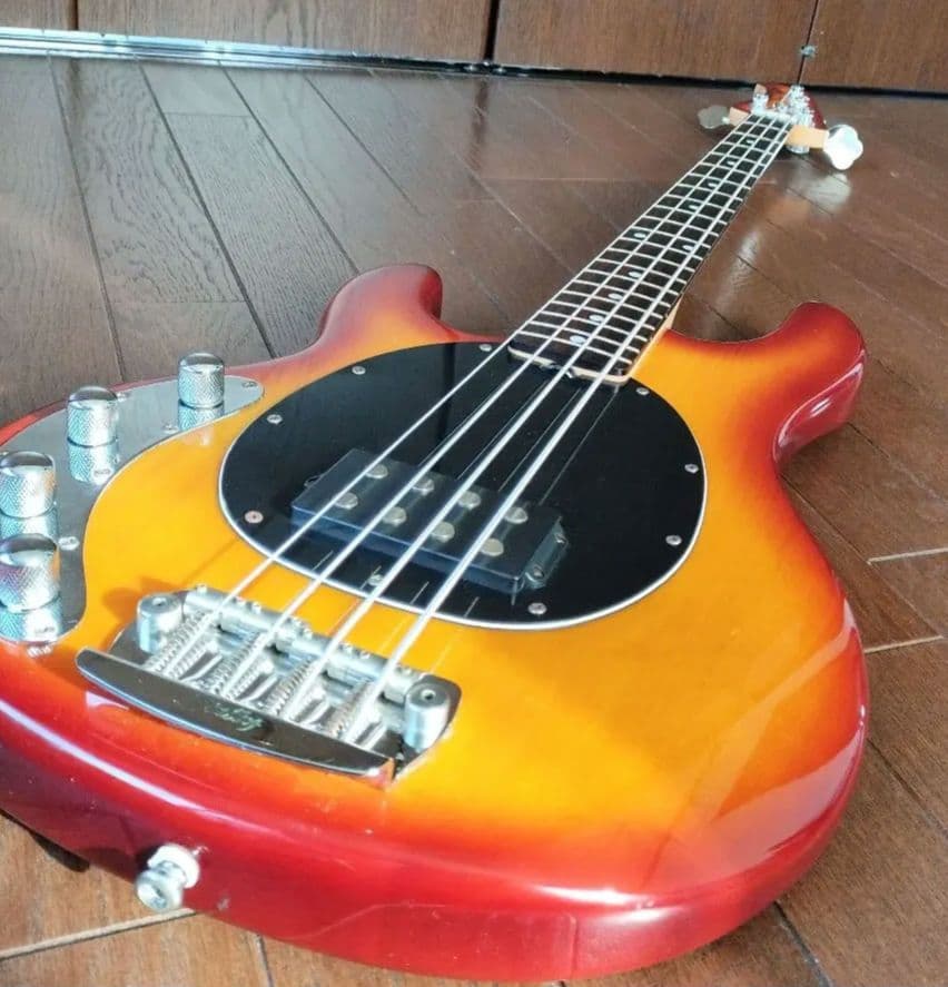 レフトハンド ベース Sterling by MUSIC MAN　RAY34LH