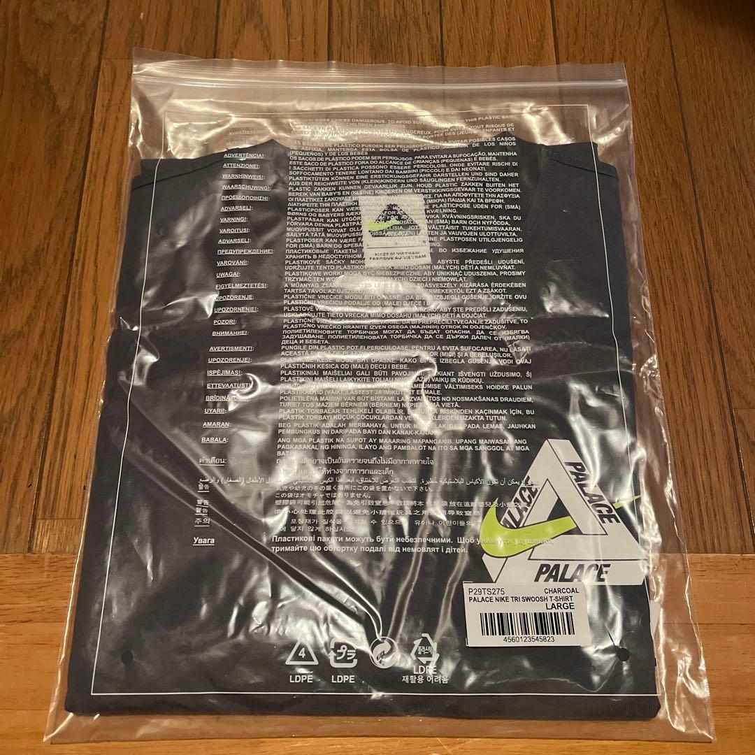 トップス PALACE NIKE TRI SWOOSH T-SHIRT CHARCOAL