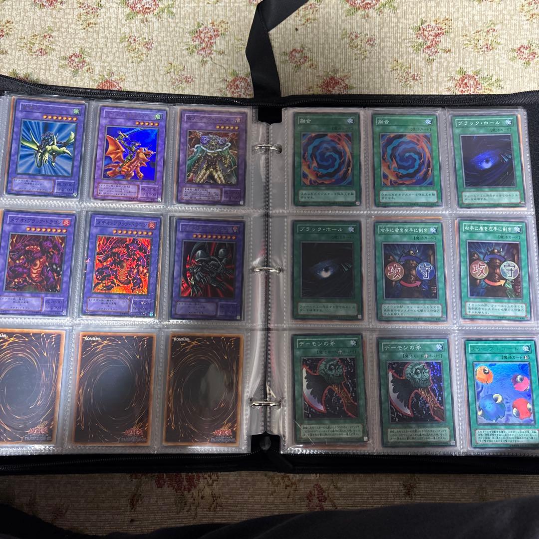 【遊戯王カード引退品】初期・レリーフ等８００枚以上　　2ファイル分　即購入大歓迎