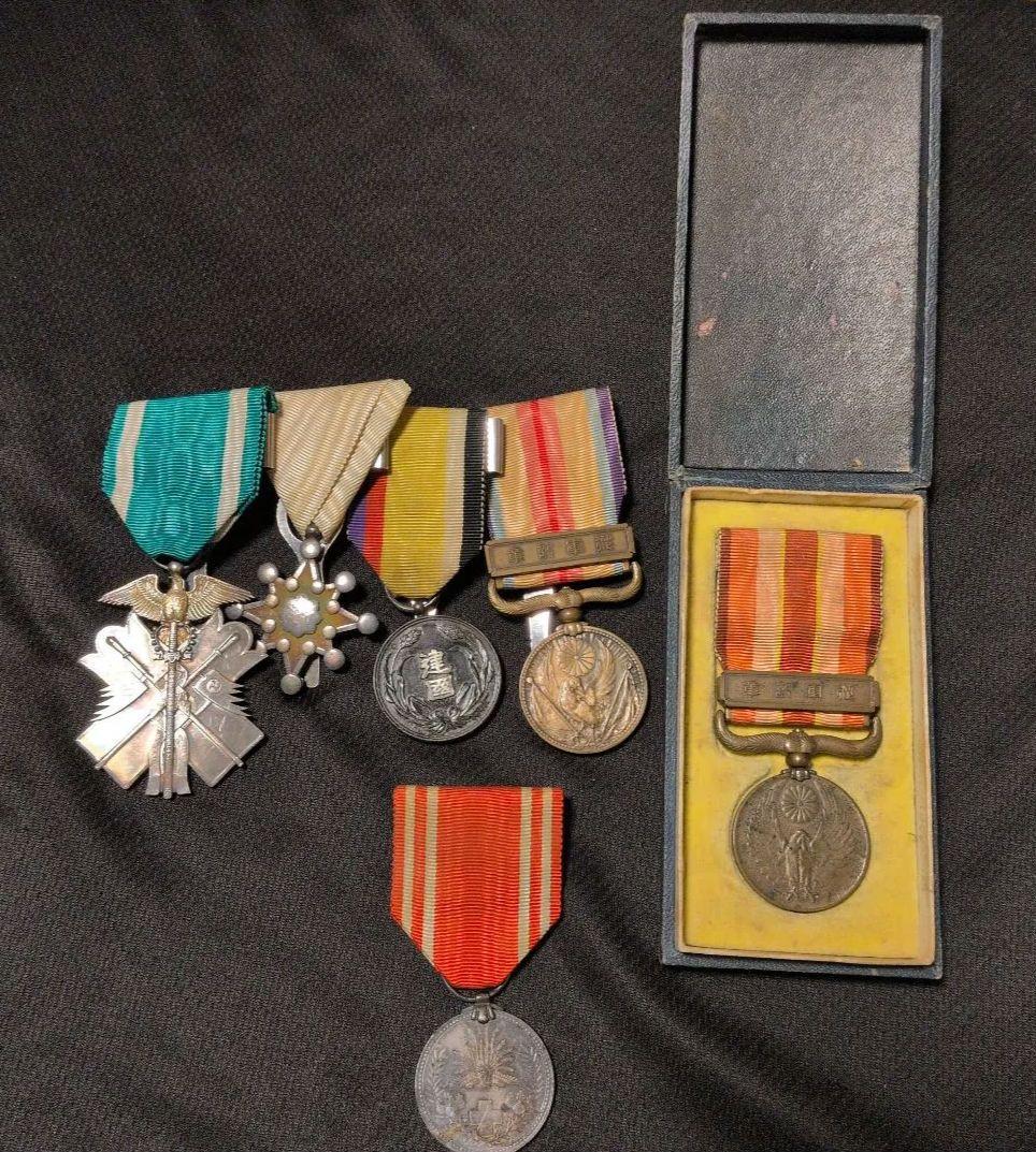 日本 軍　当時物　勲章まとめて６点　大満州建国功労章　金鵄勲章　満州事変