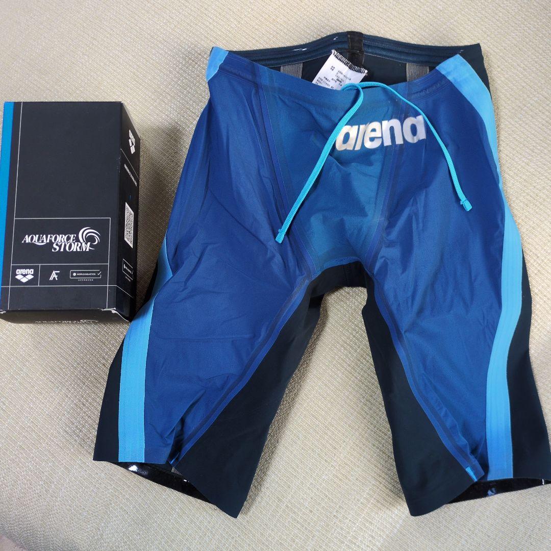 【値下げしました】アリーナ　アクアフォースストームCP Sサイズ