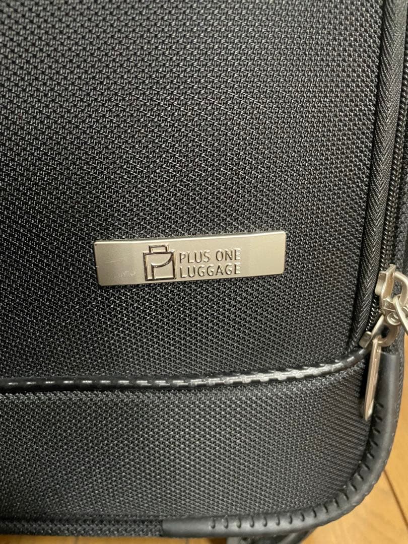 【値下げしました】スーツケース　プラスワンラゲージ黒　機内持込　35ℓ