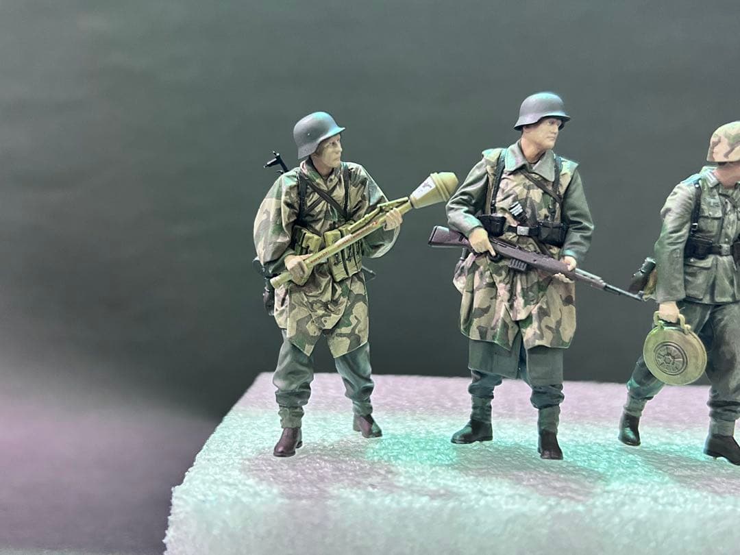 1/35 ドイツ歩兵セット（大戦後期）塗装済み完成品　タミヤ