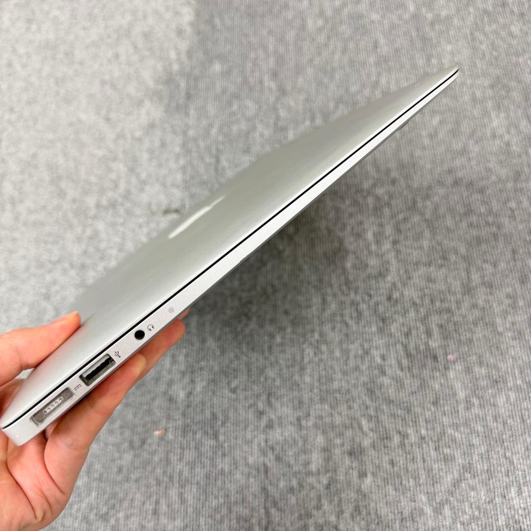 Macbook Air 2012 13 インチ 4GB/128GBシルバー