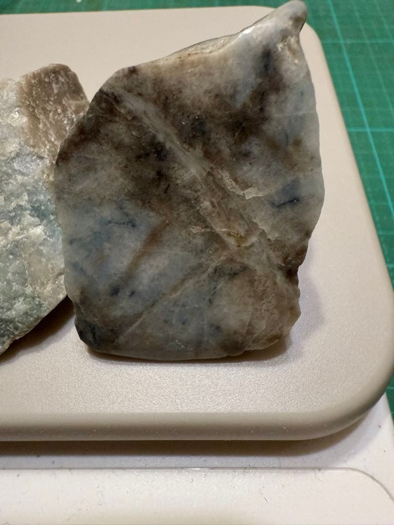 糸魚川翡翠‼️コン沢産地‼️素晴らしい原石２つ‼️計１０６.３g‼️破格出品‼️希少価値‼️