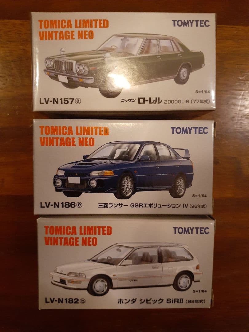 トミカリミテッドビンテージネオ ローレル　GSRエボリューション シビック